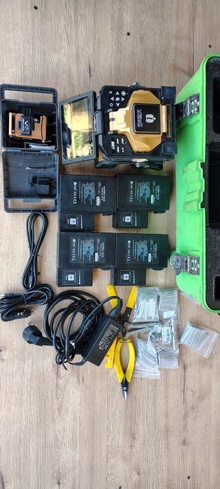 Apart sudat fibra optica view 7 arc fuzion splicer,4 baterii,gilotina,cutie,foarfeca