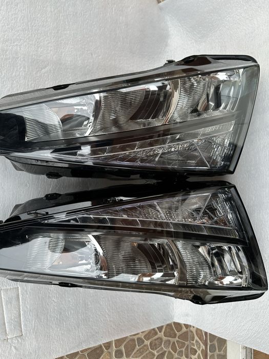 Faruri stânga dreapta halogen led skoda scala.