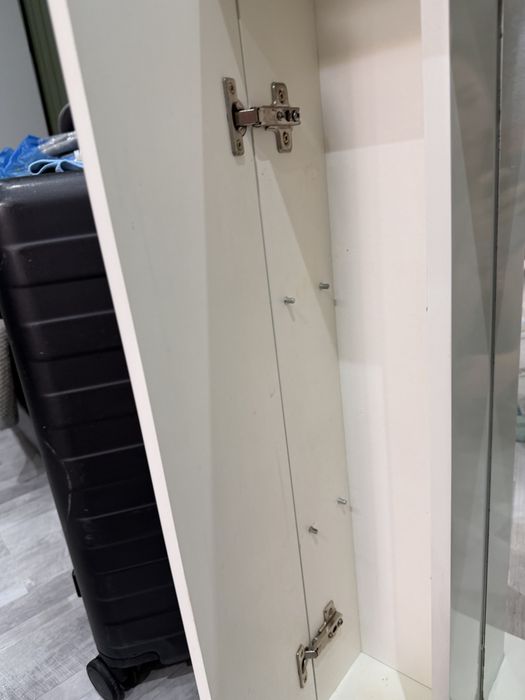 Шкаф с зеркалом для ванны