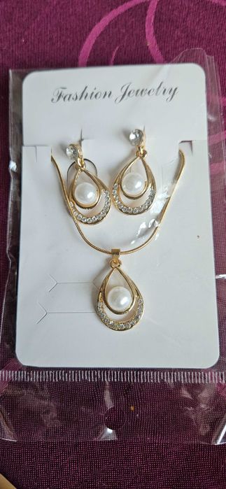 Обеци чисто нови