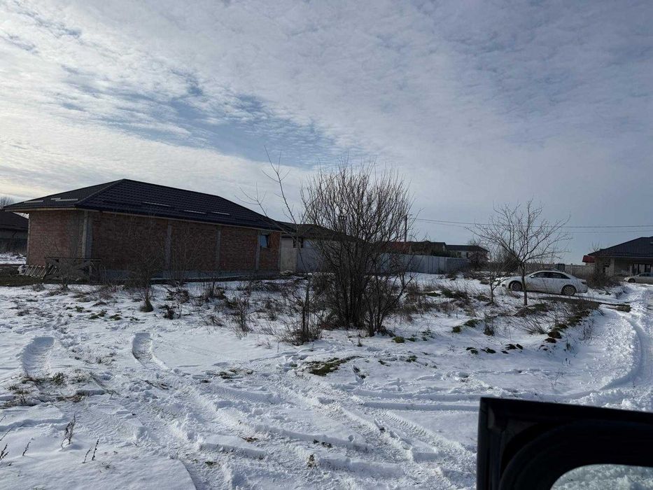 Vand lot de 400 mp2 in domnesti pe str plopilor