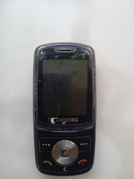 Кнопочный телефон