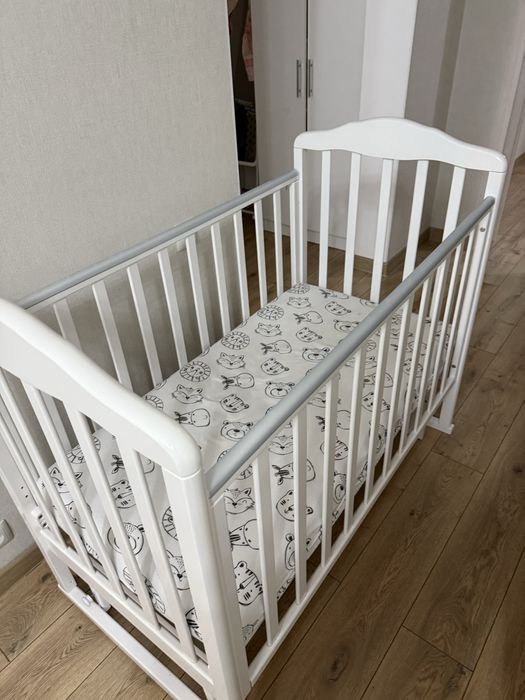 Манеж кровать на маятнике