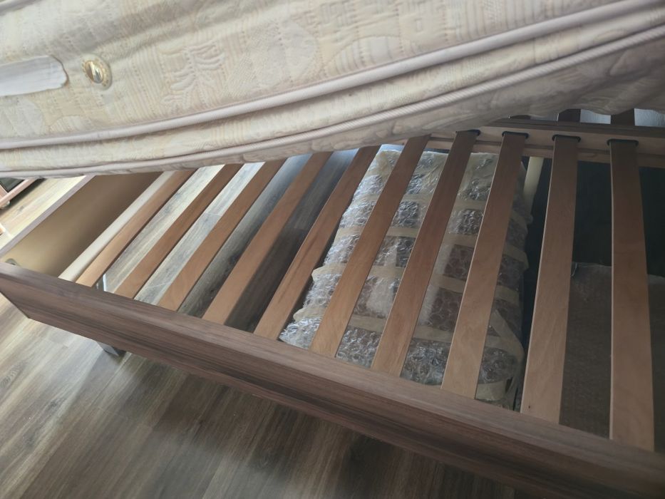 Спалня 160/200 с матрак и подматрачни рамки