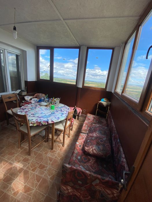 Продавам Двуетажна Вила с гараж