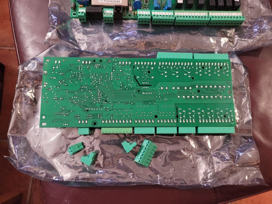 Carel PCOCRC0AM0  Control Programabil HVAC  Rev. 1