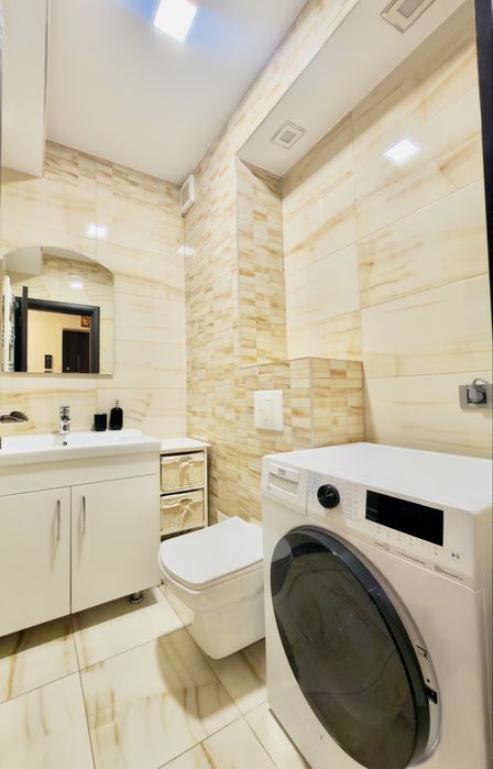Apartament cu 3 camere de inchiriat in zona Tractorul Coresi Mall la Isaran,et 9/10 cu loc de parcare privat