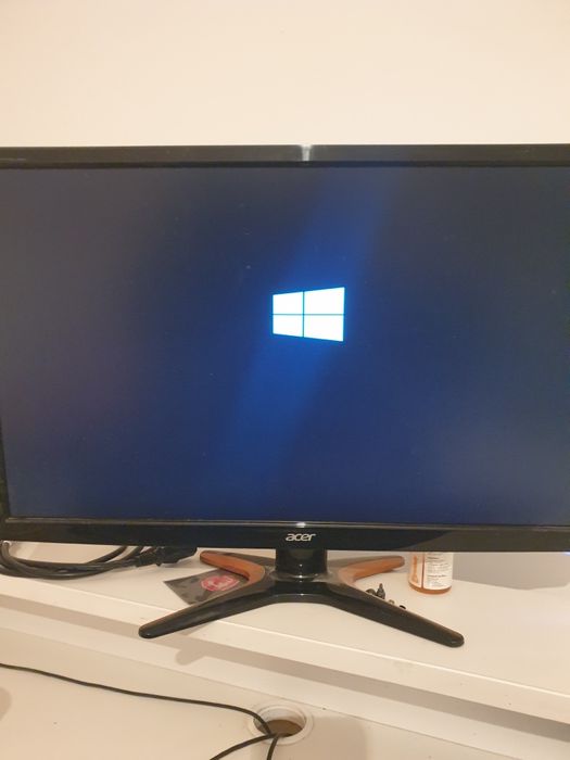 Vand pc low gaming sau pe piese