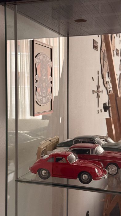 Corp cu usa de sticla - vitrina de sticla