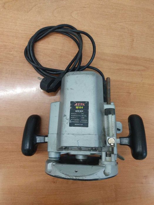 Электроинструмент фирмы ЕРА (ФРЕЗЕР ручной) 1500ВТ. Размер цанг 12 мм.