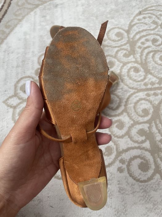 Бальные туфли в отличном состоянии