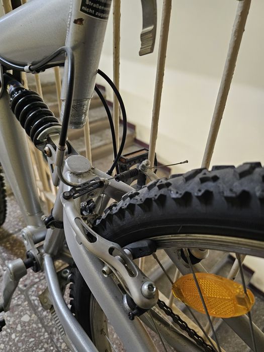 Bicicleta MTB full suspension