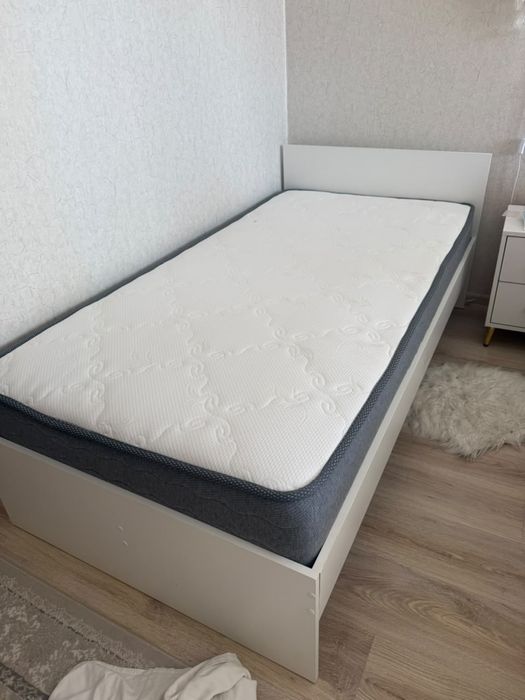 Продам новую кровать с матрасом