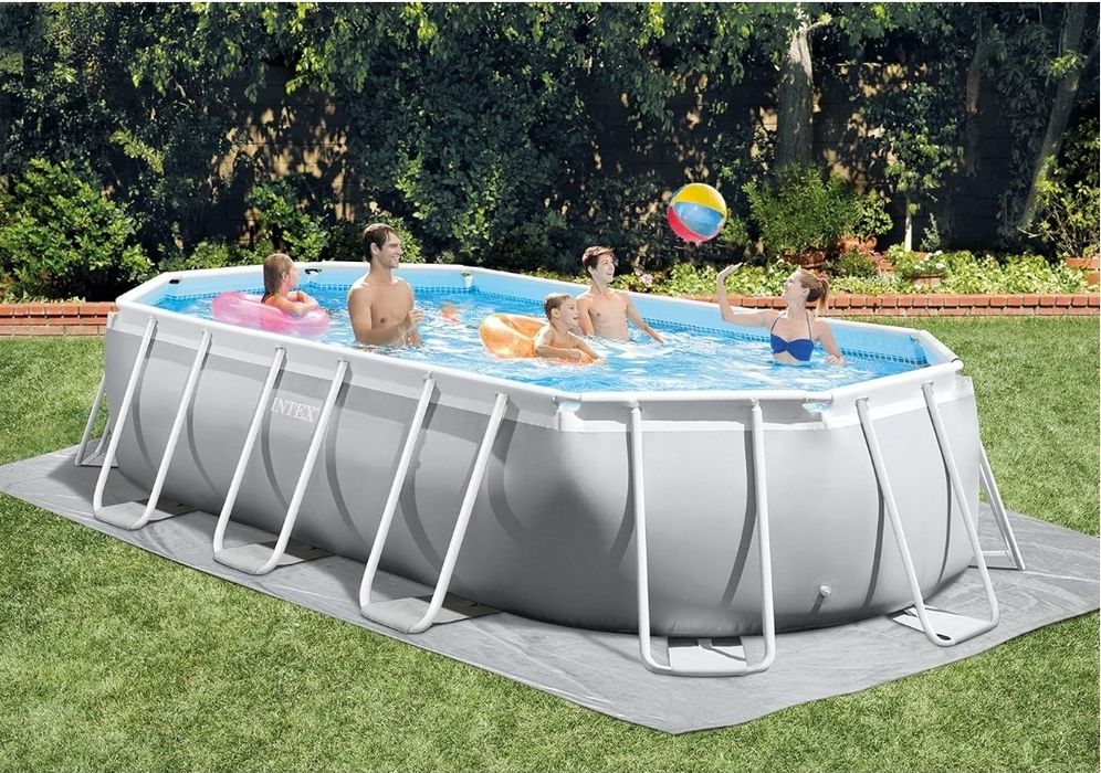 Vând piscina 2000 RON