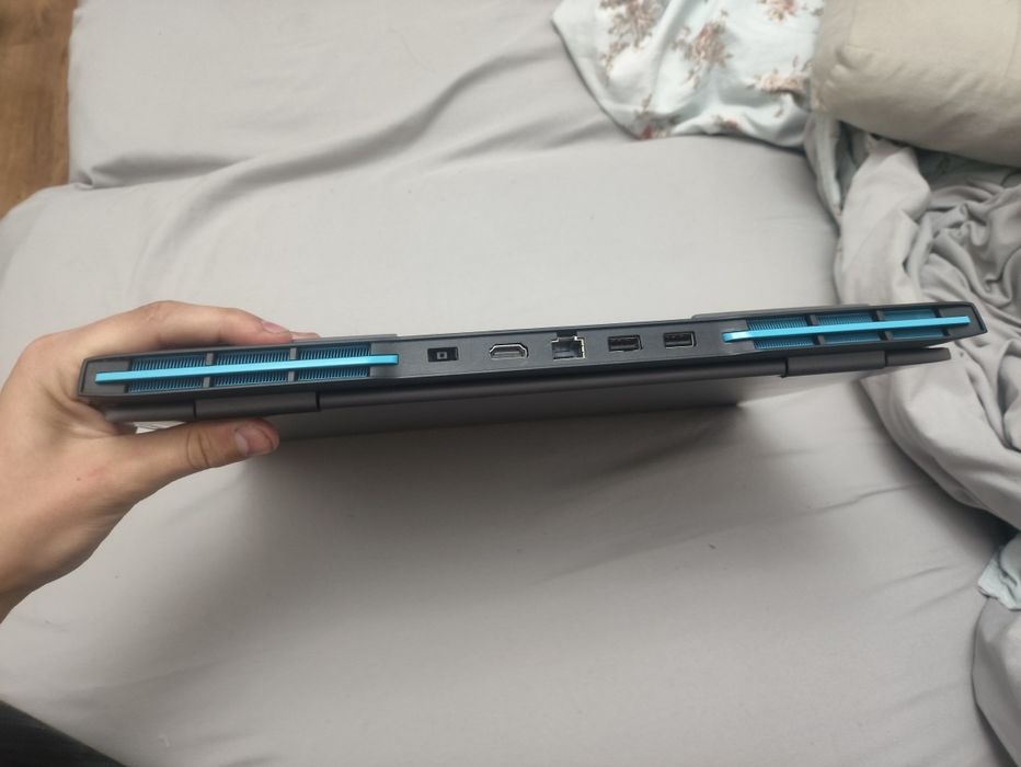Lenovo LOQ 15IRH8.
