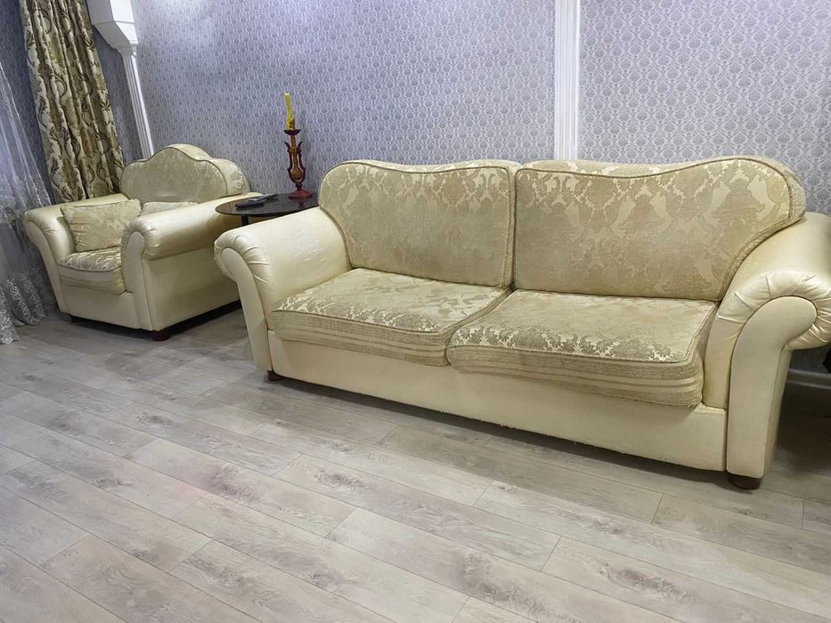 Продам мягкую мебель . Два набора