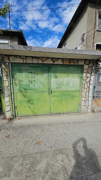 Двуетажна къща с гараж двор и пристройки Стамболийски