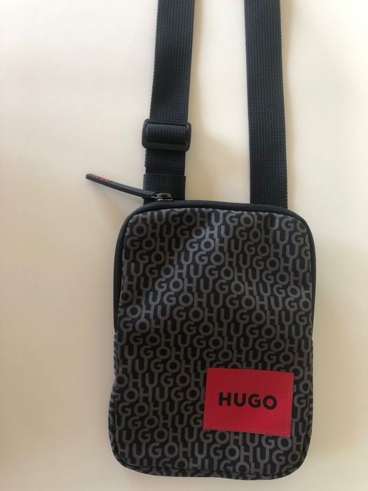 Мъжка чанта за през рамо на Hugo Boss