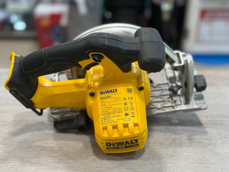 Акумулаторен ръчен циркуляр DeWALT DCS391