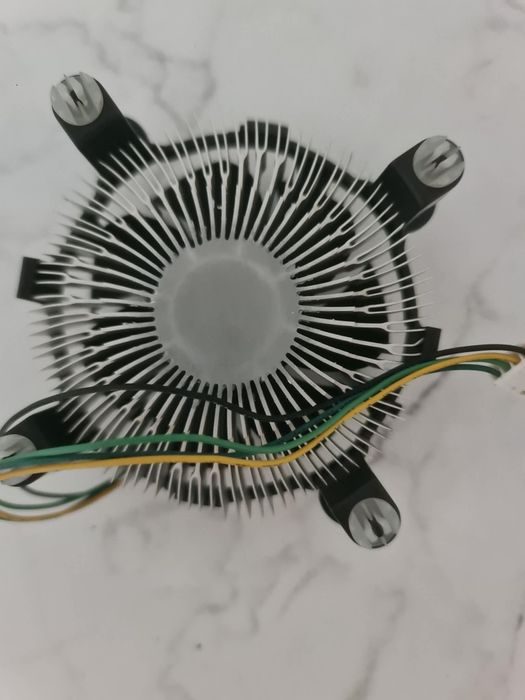 Vând cooler procesor Intel