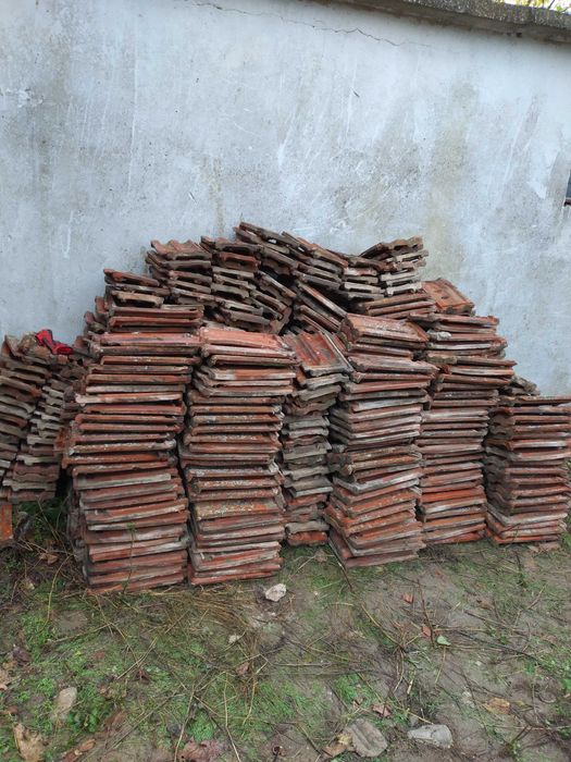 Продавам керемиди за покрив.