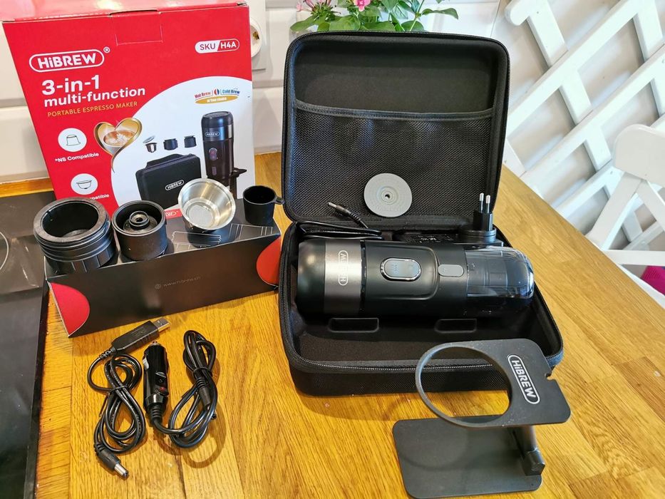 Продавам преносима кафе машина 12/220v Hibrew