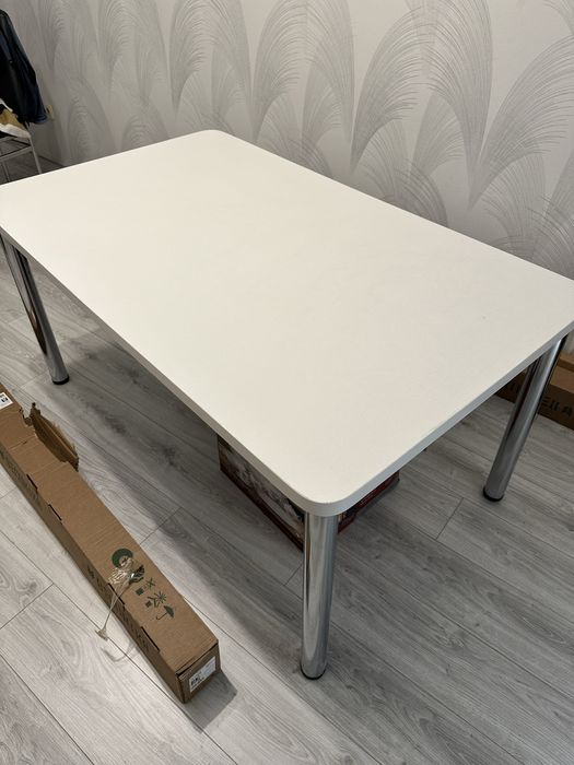 Стол обеденный