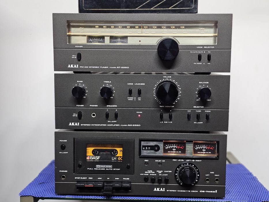 Linie audio Akai AM-2250 AT-2250 CS-702D