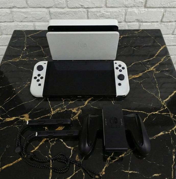 Срочно продам Nintendo switch oled