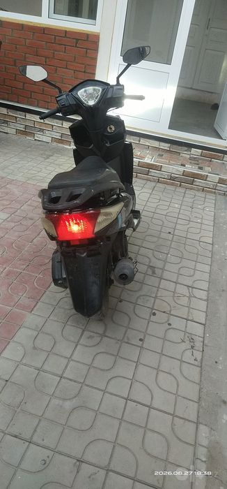 125 cub skuter sotiladi