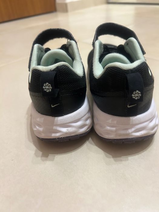 Nike детцки обувки