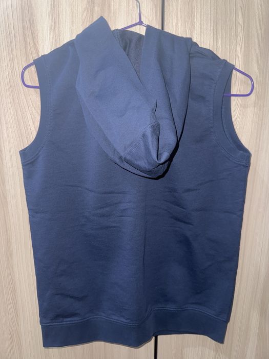 Безрукавка новый 10-11 лет.