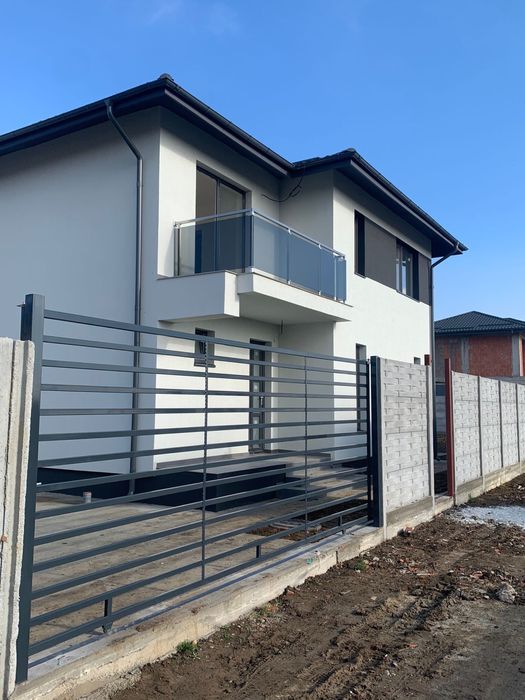 Case de vanzare 4 camere dezvoltator