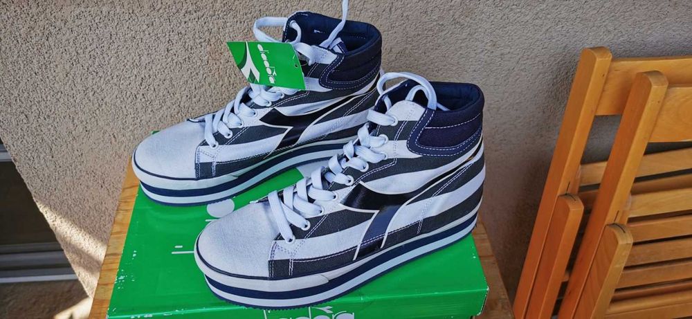 Оригинални маркови дамски сникърси / кецове DIADORA - 38 номер