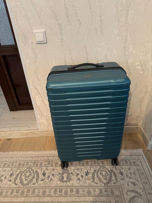 Продам два чемадана