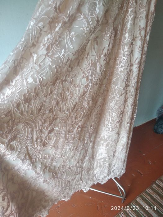 Платье торжественное,Цвет пудра.Очень красивая,отрезная таля.