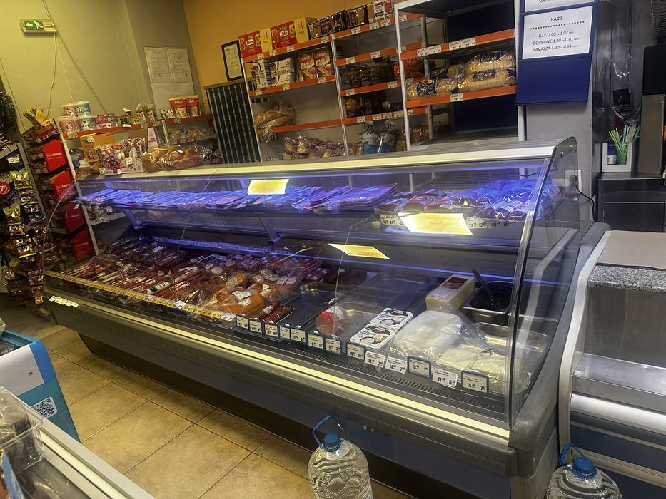 Хладилни витрини Витрина магазин колбаси