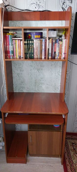 Компьютерный стол-стеллаж