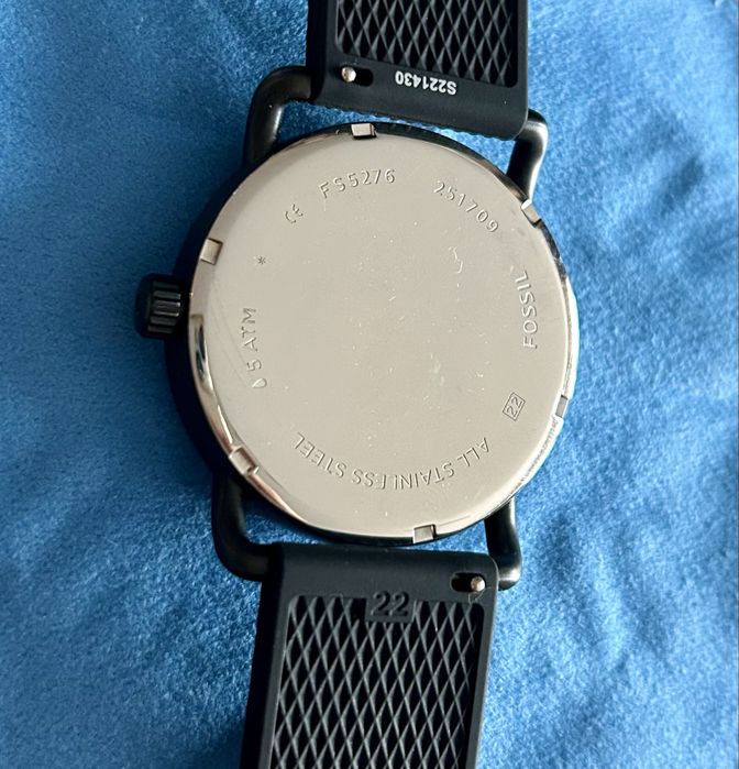 Часовник Emporio Armani и Fossil