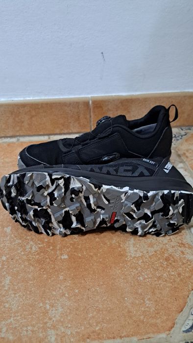 Adidas Terrex masura 37,5. Negri