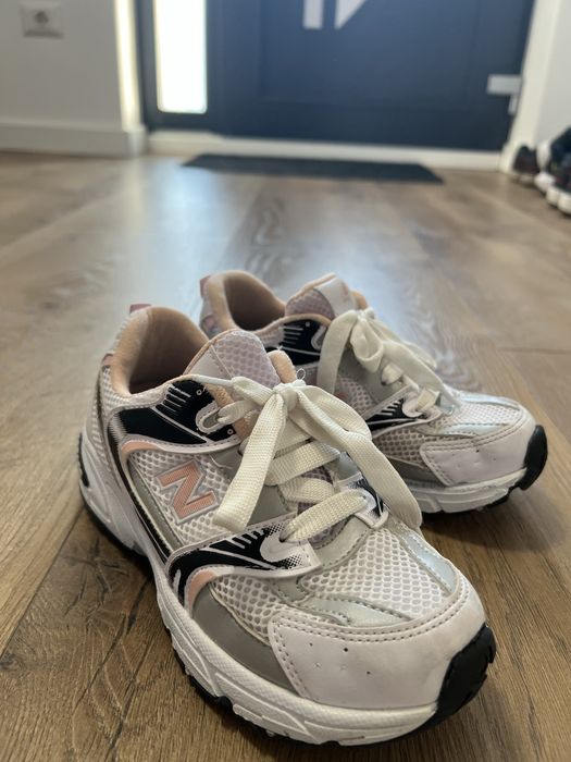 Adidasi fete marimea 33