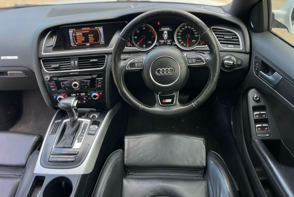 dezmembrez audi a5 facellift S-Line