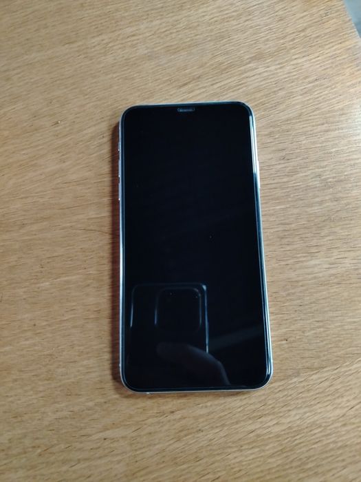 Iphone 11 pro max holati zo’r