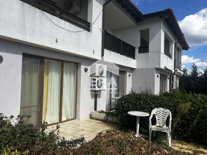 Триетажна обзаведена къща за продажба, в затворен тип комплекс, с. Рог