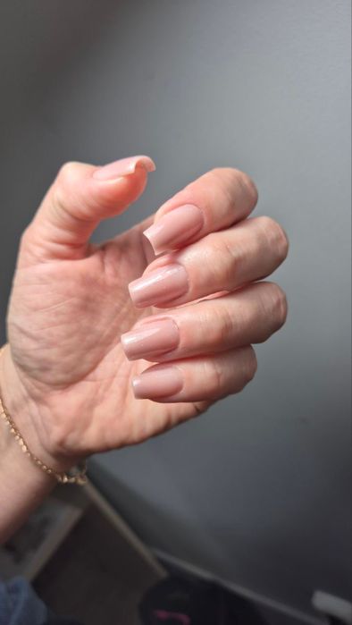 Маникюр и педикюр — доступно