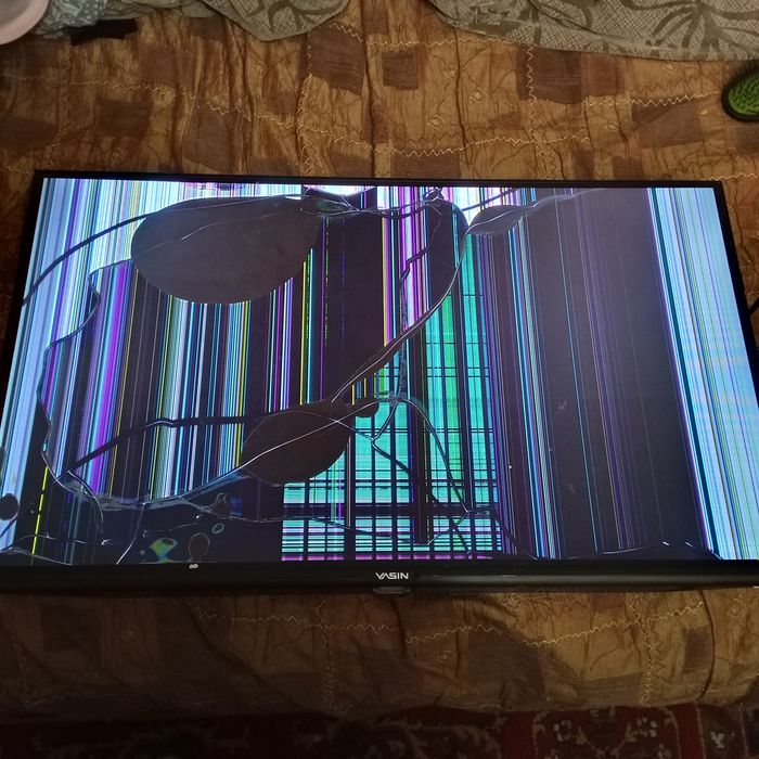 Продам телевизор на запчасти