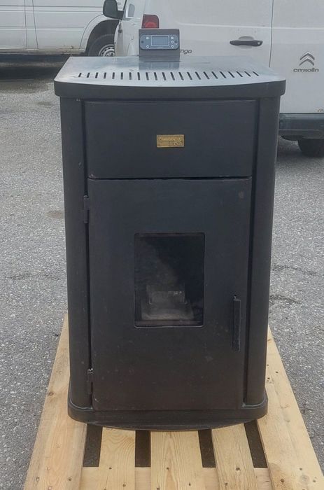 Пелетна камина Golden Fire GF с водна риза, 24 kW, Черен/ Златист