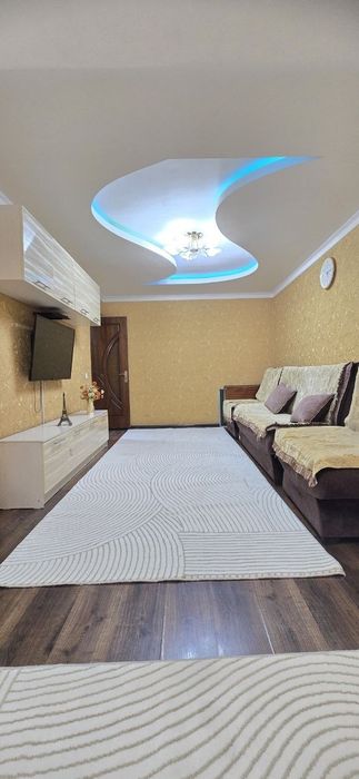 Продам чиланзар 26.  Двух комнатная.  Балкон 2*6