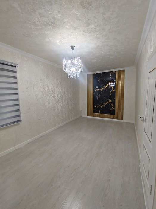 Микрорайонда 3 этажда 1хона 2хона килинган квартира срочна сотилади