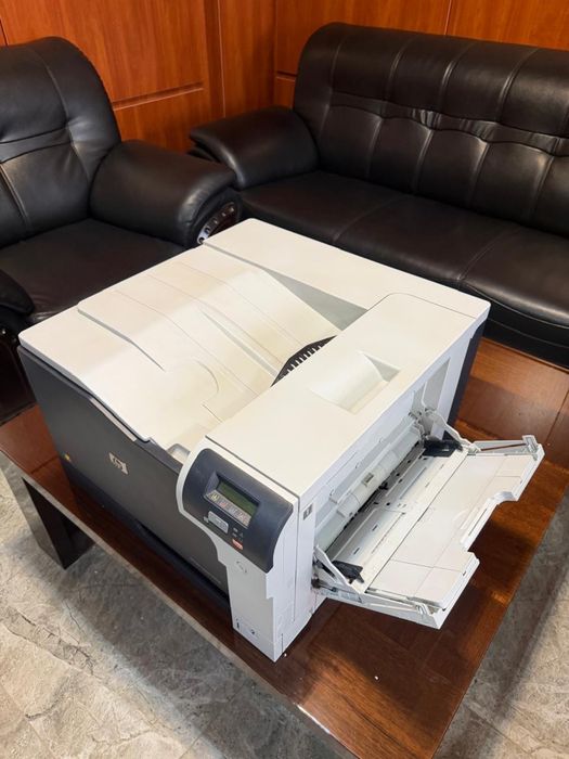 Продам HP Color Laser Jet CP 5225